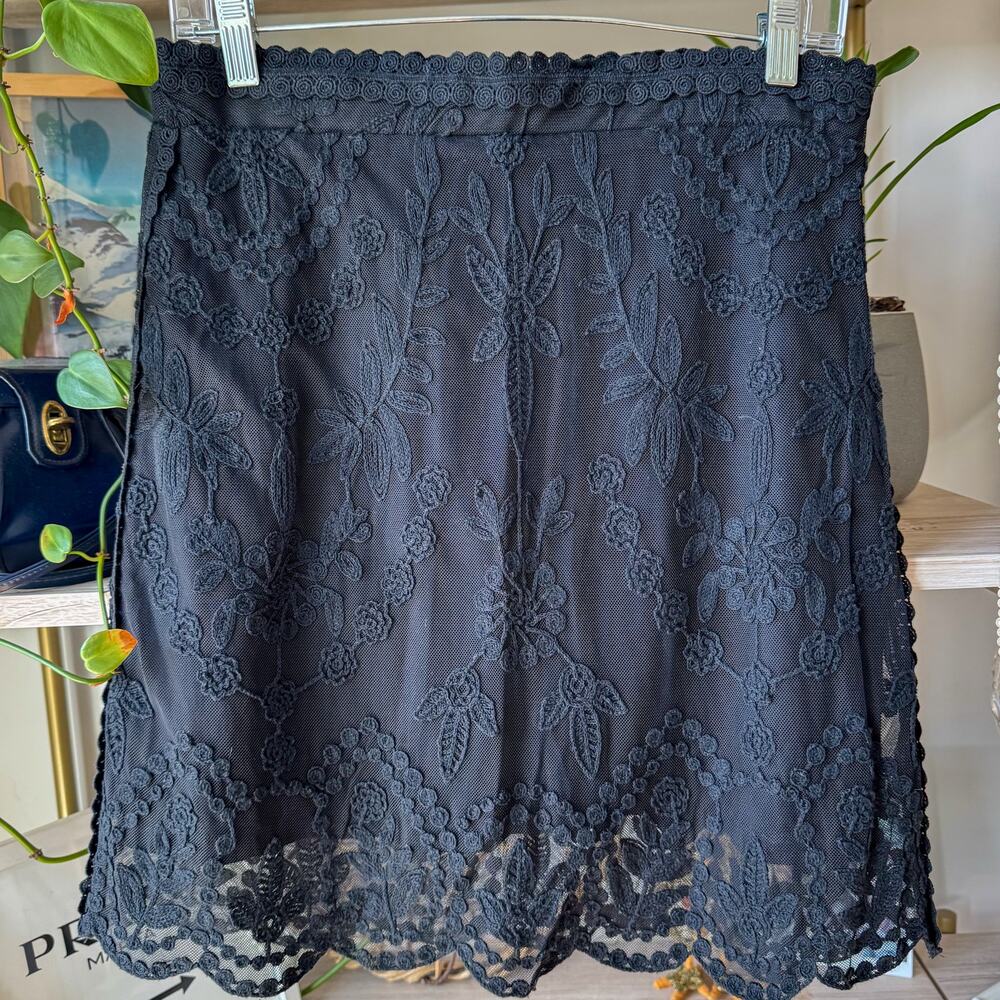 Double D Ranch Yoakum Texas Black Embroidered Lace Scalloped Hem Slip Skirt - M